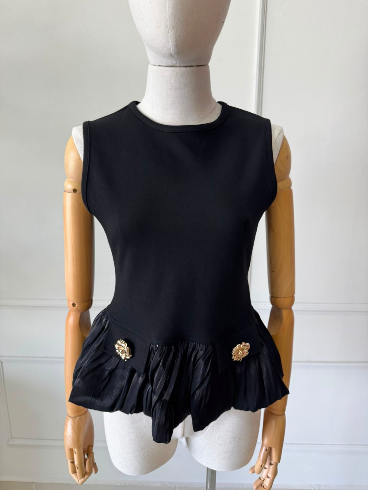 Blusa Negra con Olán.