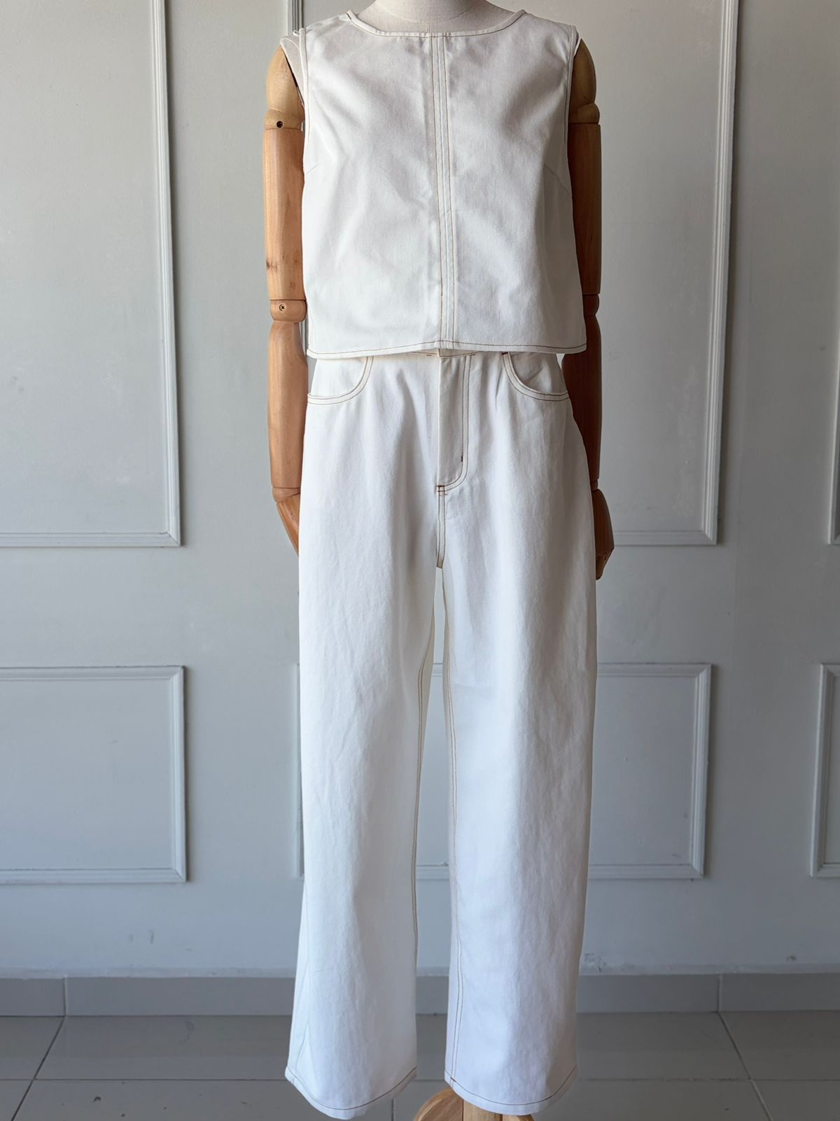 Conjunto de mezclilla blanco