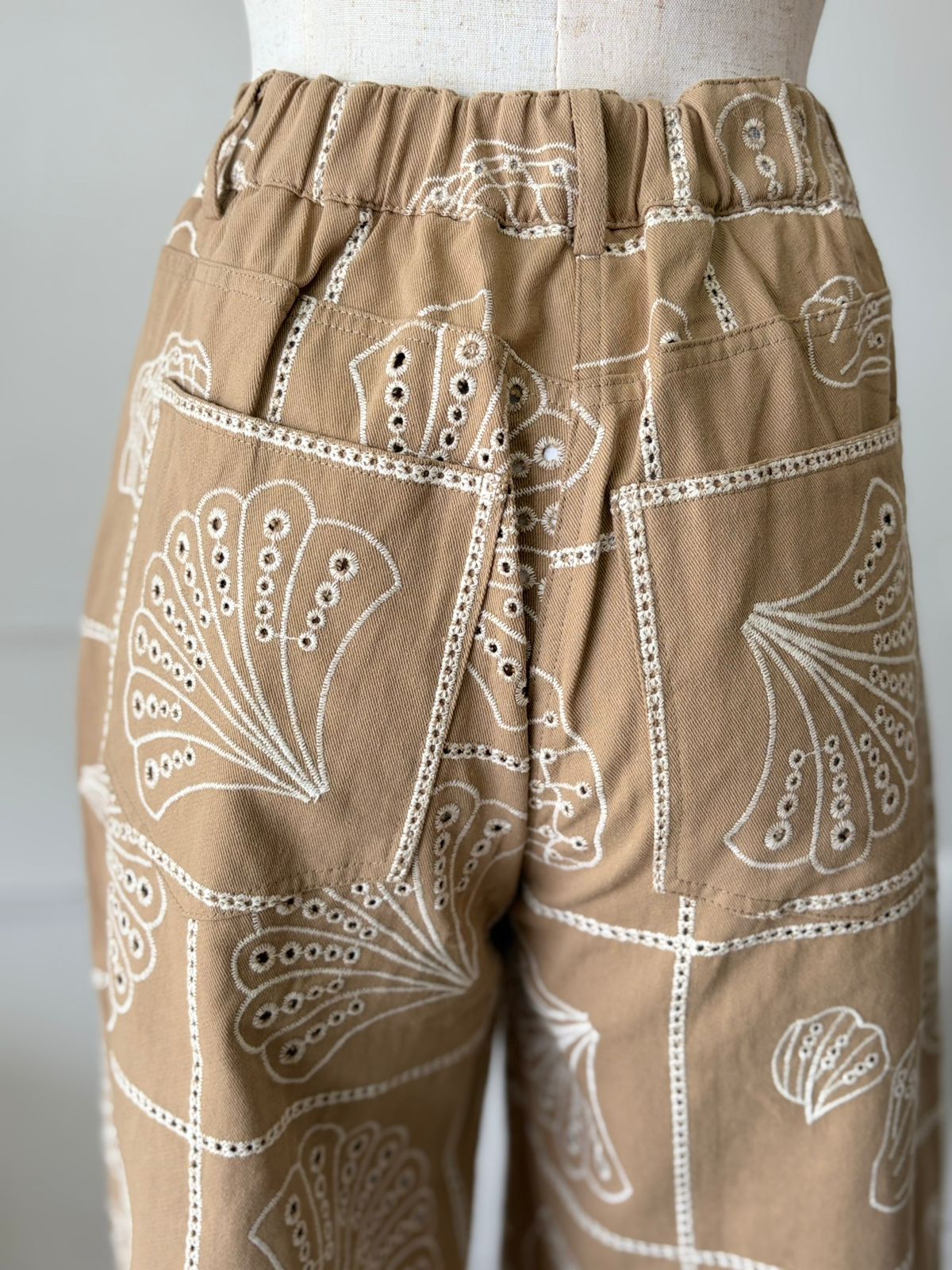 Pantalón Café Estampado Marino